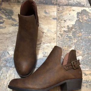 Just Fab brown ankle booties size 8